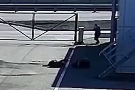 Rusiyalı hərbçilərin dinc ukraynalıları öldürməsinə dair daha bir tükürpədən sübut -        ANBAAN VİDEO