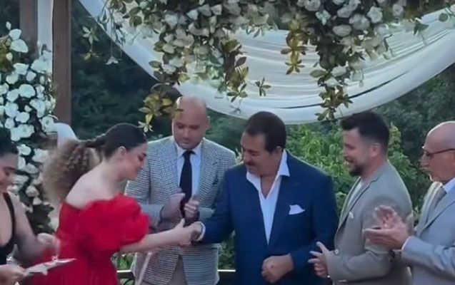 İbrahim Tatlısəsin qızı nişanlandı