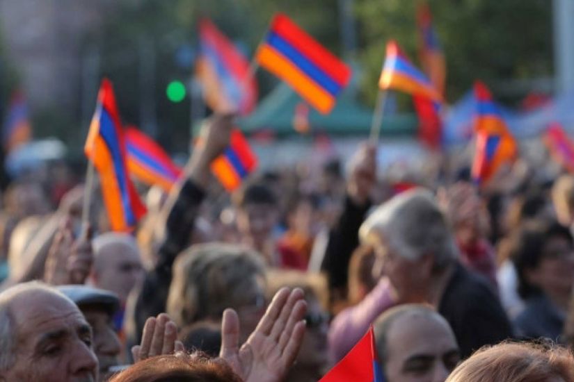 İrəvanda Paşinyanın iqamətgahına yürüş başlayıb