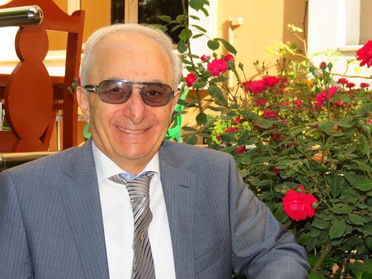 Rafiq Əliyev: “Bəlkə də onlar ölü üçün qılınan namazları, oxunan duaları din alimlərindən daha çox bilirlər”