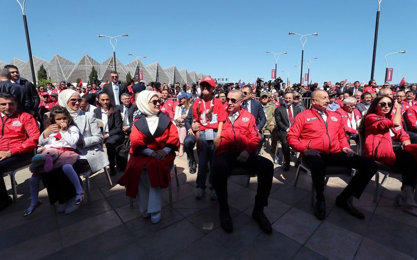 Əliyevlə Ərdoğan Azərbaycan və Türkiyə təyyarələrinin nümunəvi çıxışlarını izləyirlər