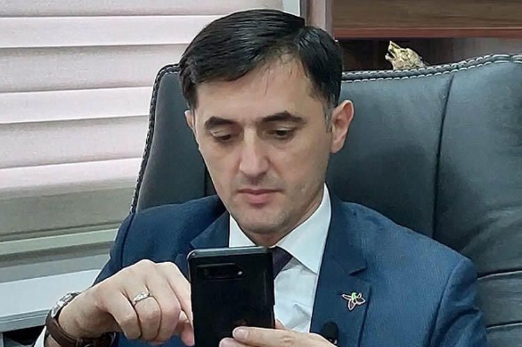 Tural Abbaslı: “Fərid Qayıbov, nə poza verirsən ki?”