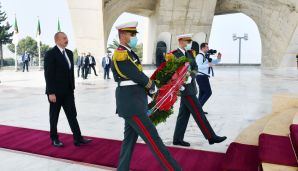 İlham Əliyevin Əlcəzairin paytaxtında Şəhidlər abidəsini və Milli Mücahidlər Muzeyini ziyarət etdi -             YENİLƏNDİ - 2 — foto 3