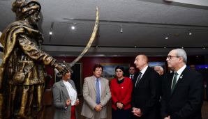 İlham Əliyevin Əlcəzairin paytaxtında Şəhidlər abidəsini və Milli Mücahidlər Muzeyini ziyarət etdi -             YENİLƏNDİ - 2 — foto 11