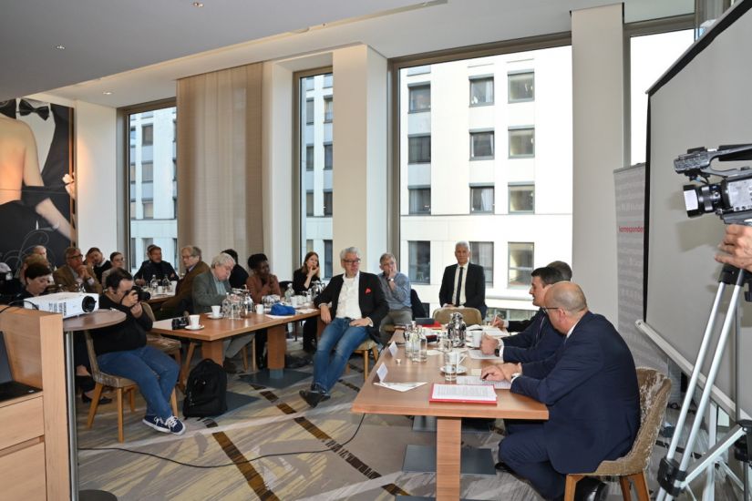 Azərbaycan səfiri almaniyalı jurnalistləri Ermənistanla dialoqa dair məlumatlandırdı