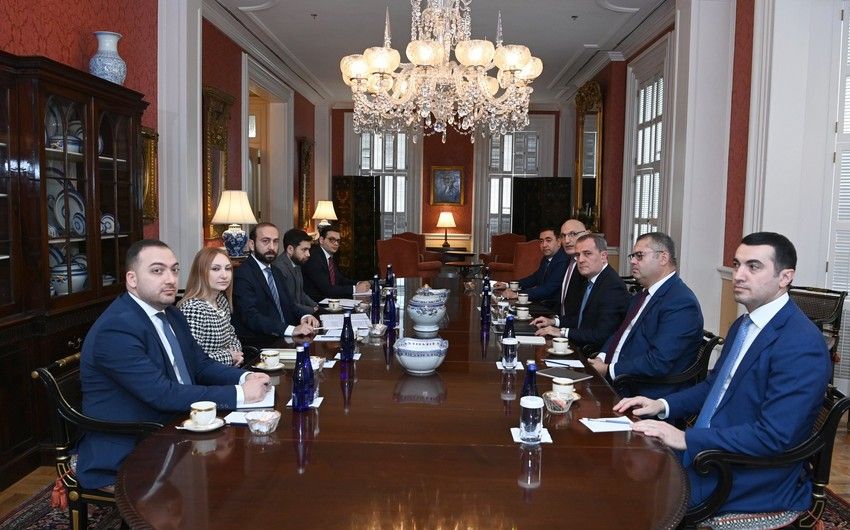 Azərbaycan və Ermənistan XİN başçılarının görüşü başladı