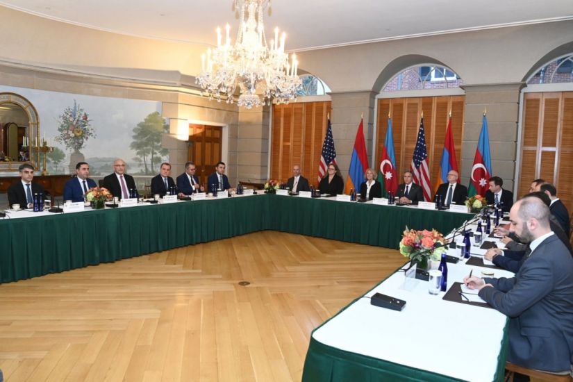 Ceyhun Bayramovun Mirzoyan və Blinkenlə üçtərəfli görüşü başa çatdı