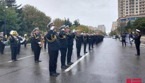 Zəfər Günündə hərbi orkestrin müşayiəti ilə yürüş keçirildi -       FOTO - YENİLƏNDİ — foto 3