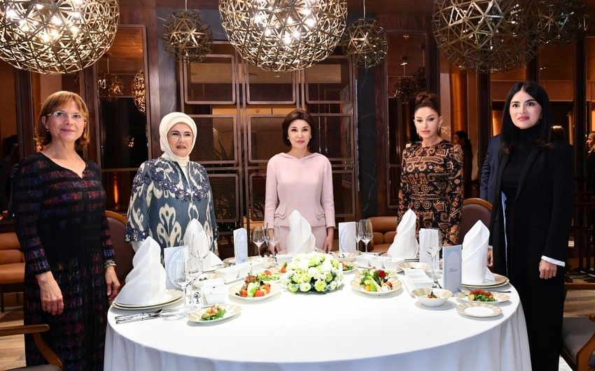 Mehriban Əliyeva Səmərqənddə təşkil olunan şam yeməyində iştirak etdi