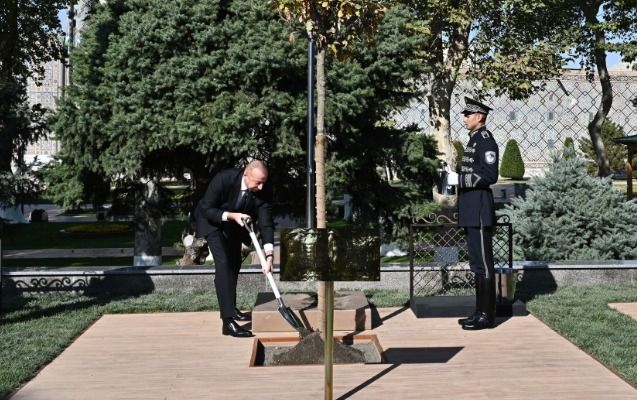 Zirvə Görüşündə iştirak edən dövlət və hökumət başçıları Səmərqəndin "Registan" meydanında ağac əkiblər -   YENİLƏNDİ