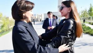Mehriban Əliyeva “Əbədi şəhər” tarixi-etnoqrafik kompleksi ilə tanış olub -       FOTOLAR — foto 1
