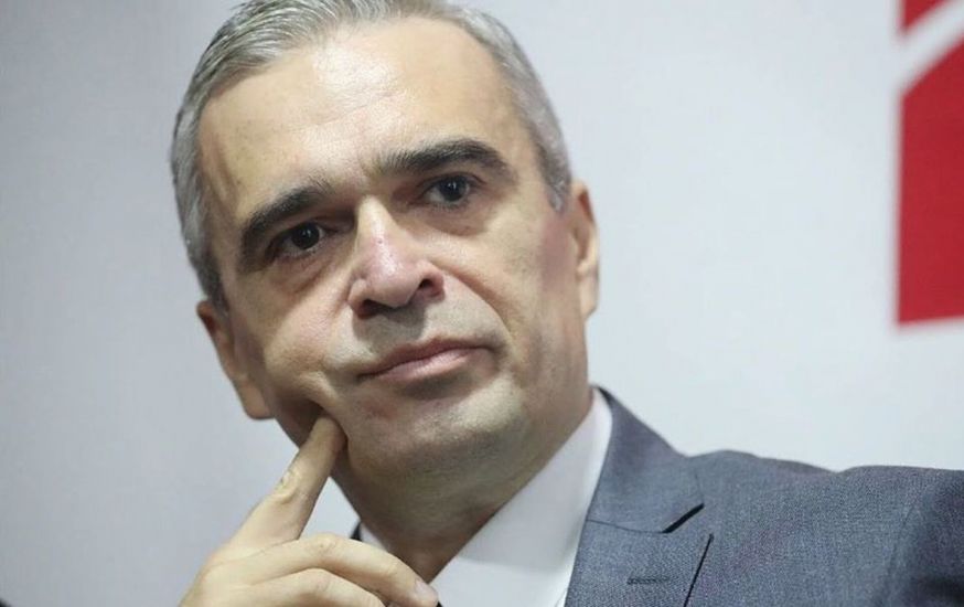 "Ciddi bir adam lazımdır bütün bu hoppanıb-düşən dövlətlərin üstünə bərkdən bağırıb, hamısını yerində dinc oturtsun"
