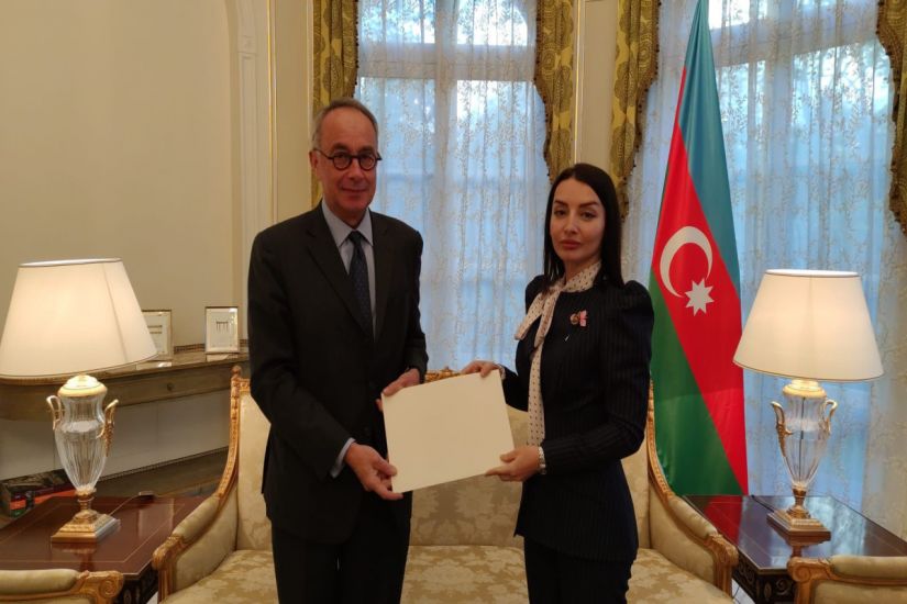 Leyla Abdullayeva etimadnaməsinin surətini Fransa Xarici İşlər Nazirliyinə təqdim etdi