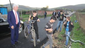 İcra başçısının bu fotosu müzakirələrə səbəb oldu — foto 2