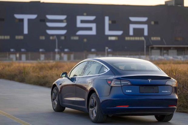 “Tesla” yüzminlərlə elektromobilini geri çağırır -     SƏBƏB