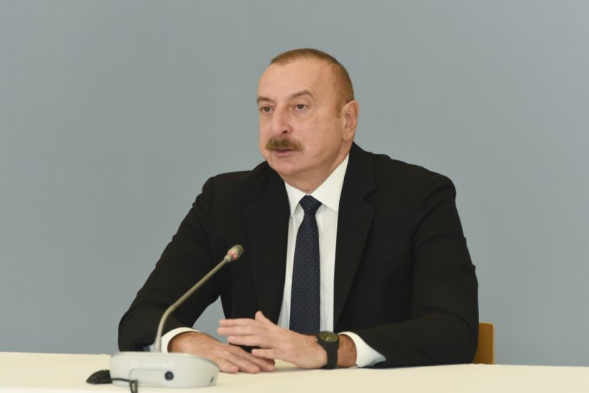 “Adamın üzünə baxıb bir söz deyə, arxada başqa iş görə bilərlər”