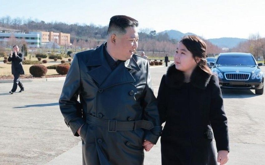 Şimali Koreya lideri qızının müşayiəti ilə ikinci dəfə ictimaiyyət qarşısına çıxdı