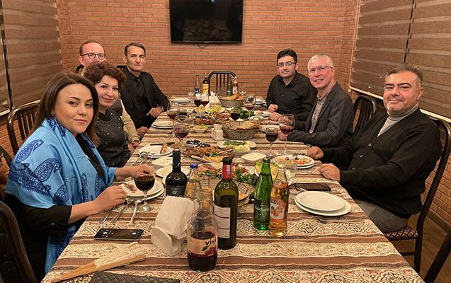 Böyük Britaniyanın Azərbaycandakı səfiri: “Hamınızın qadasını alım...”