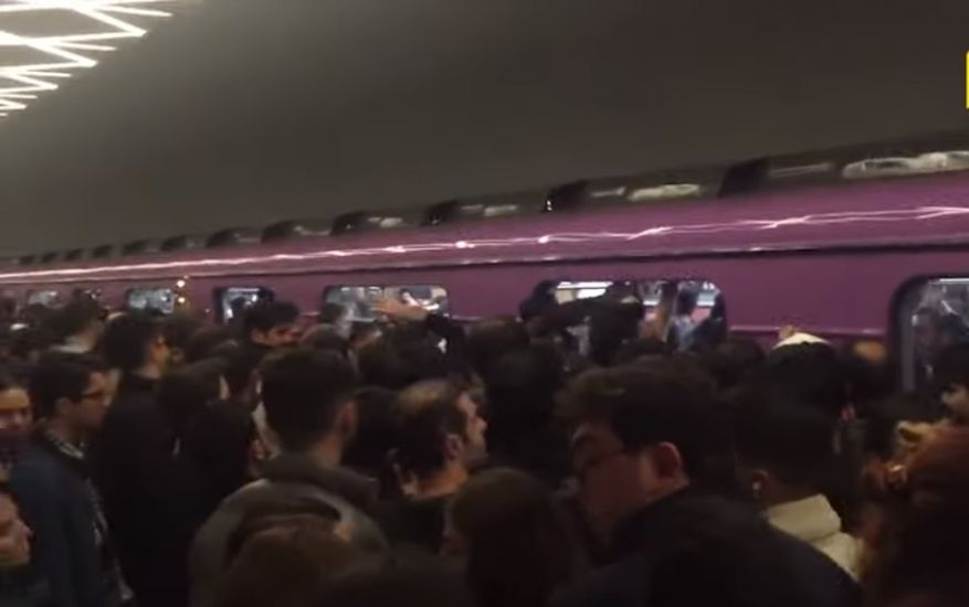 Bakı metrosunda problem yarandı -     Sərnişinlər qatardan düşürüldü