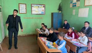 İcra başçısı direktoru məktəbdə tapmayıb, Təhsil İdarəsi qarşısında məsələ qaldırıldı -           FOTO — foto 2