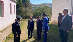 İcra başçısı direktoru məktəbdə tapmayıb, Təhsil İdarəsi qarşısında məsələ qaldırıldı -           FOTO — foto 5