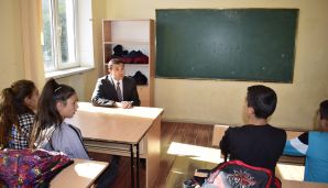 İcra başçısı direktoru məktəbdə tapmayıb, Təhsil İdarəsi qarşısında məsələ qaldırıldı -           FOTO — foto 7
