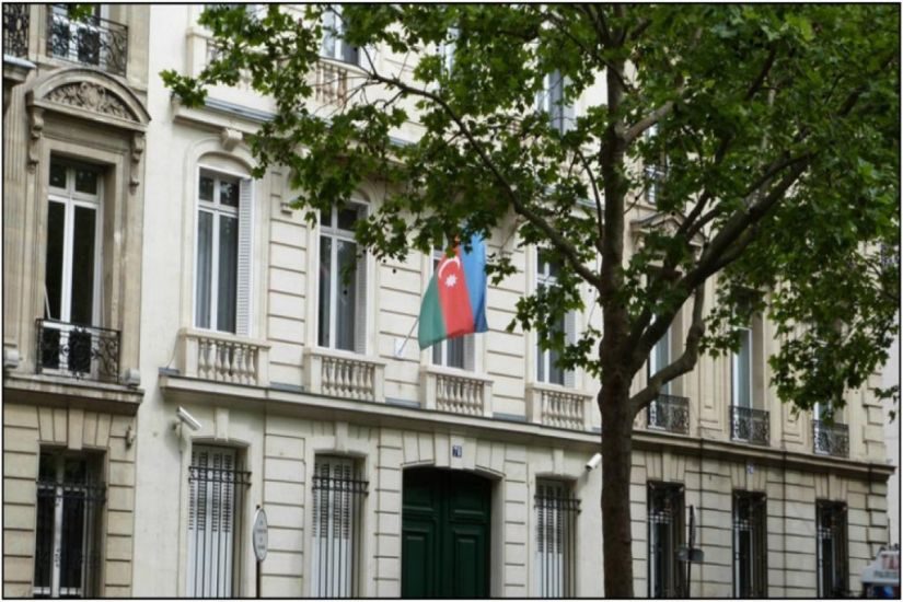 Bir qrup radikal erməni Fransada Azərbaycan səfirliyinin binasına qırmızı rəngli boya atdı