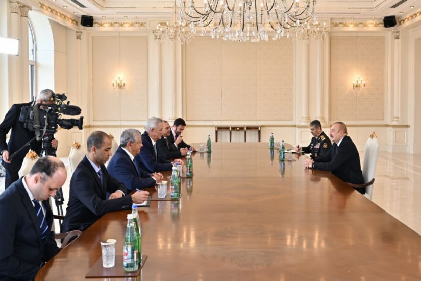 İlham Əliyev İsrailin müdafiə nazirini qəbul etdi