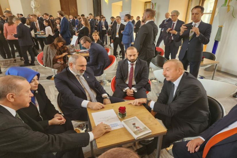 Əliyev, Ərdoğan və Paşinyan arasında qeyri-formal görüş oldu -     FOTOLAR