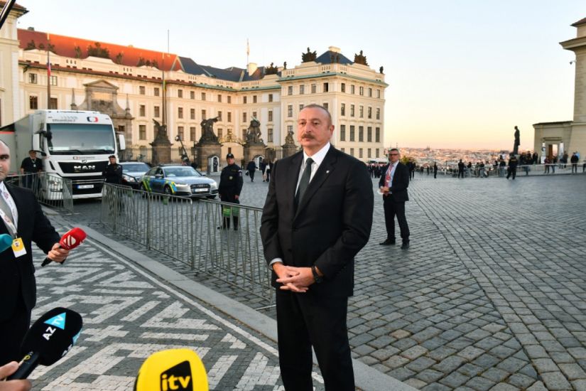 Prezident: "Həm Avropa İttifaqına, həm də ev sahibi Çexiyanın Azərbaycanı Avropa ailəsinə dəvət etmələri deməyə əsas verir ki..."