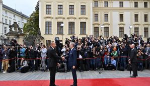 Praqada Zirvə Toplantısı başladı:  İlham Əliyev iclasda iştirak etdi - YENİLƏNDİ — foto 2