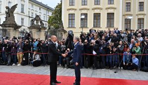 Praqada Zirvə Toplantısı başladı:  İlham Əliyev iclasda iştirak etdi - YENİLƏNDİ — foto 4
