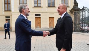 Praqada Zirvə Toplantısı başladı:  İlham Əliyev iclasda iştirak etdi - YENİLƏNDİ — foto 5