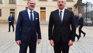 Praqada Zirvə Toplantısı başladı:  İlham Əliyev iclasda iştirak etdi - YENİLƏNDİ — foto 7
