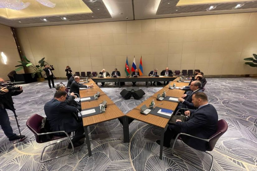 Rusiya, Azərbaycan və Ermənistan xarici işlər nazirləri arasında görüş başladı