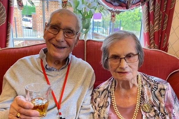 100 yaşlı cütlük uzun illik evliliklərinin sirlərini açıqladı:     Hər gün mübahisə