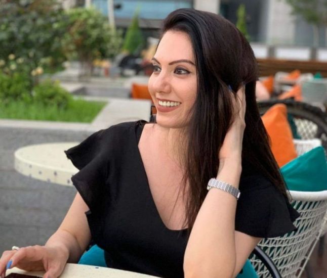 Nuridə Allahyarovanın sosial şəbəkədə statusu müzakirələrə səbəb oldu:     "Açın sinənizi..."