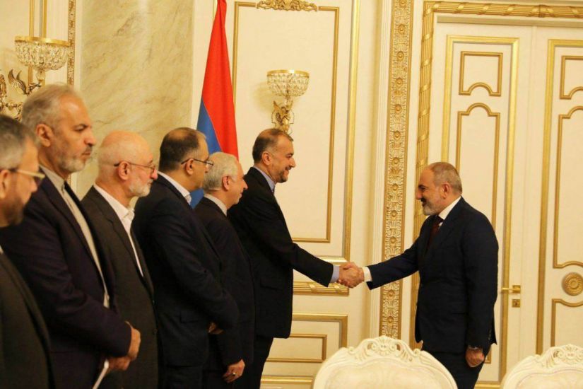 Rəisi Paşinyanı İrana səfərə dəvət etdi