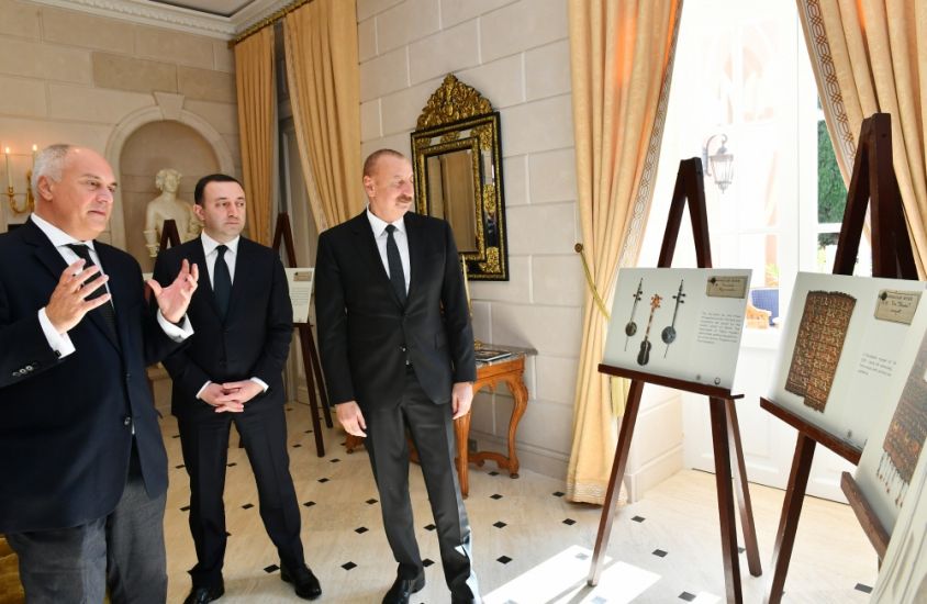 İlham Əliyev və İrakli Qaribaşvili “Qarabağ xanlığının irsi” sərgisi ilə tanış olublar