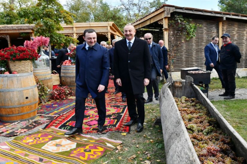 Prezident İlham Əliyevin və İrakli Qaribaşvilinin Mçxetada birgə işçi naharı olub