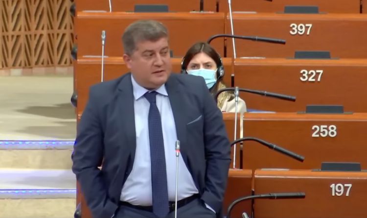 Erkin Qədirli: “Əlim cibimdə olduğuna görə məni tərbiyəsiz adlandıranlar da oldu”