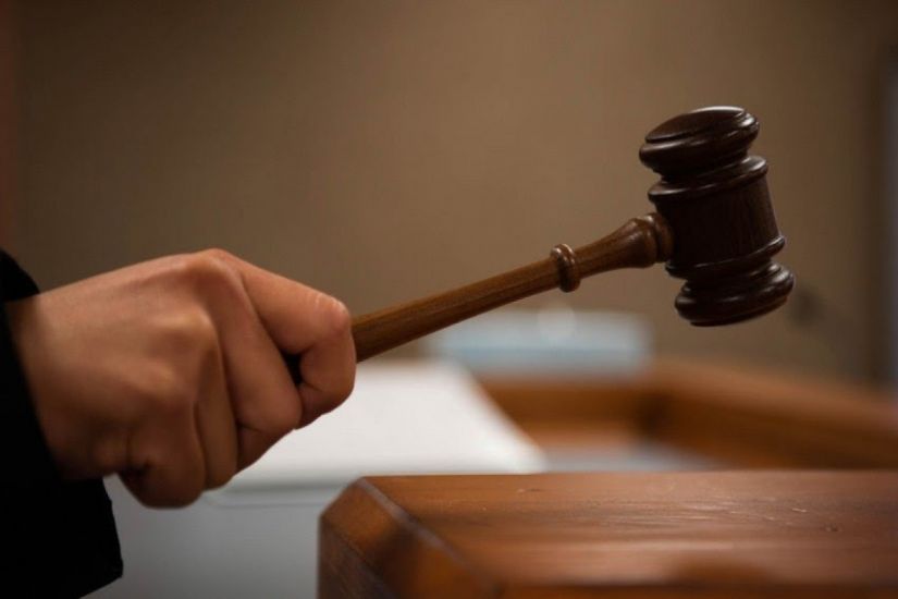 Bakıda 4 yaşlı qızı öldürməkdə təqsirləndirilən şəxsə hökm oxunub