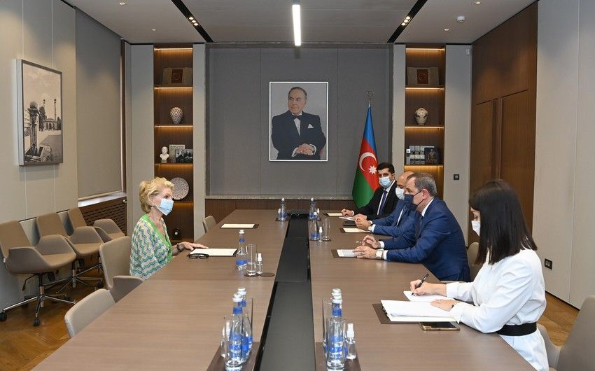 Ceyhun Bayramov UNESCO-nun xoşməramlı səfirini qəbul etdi