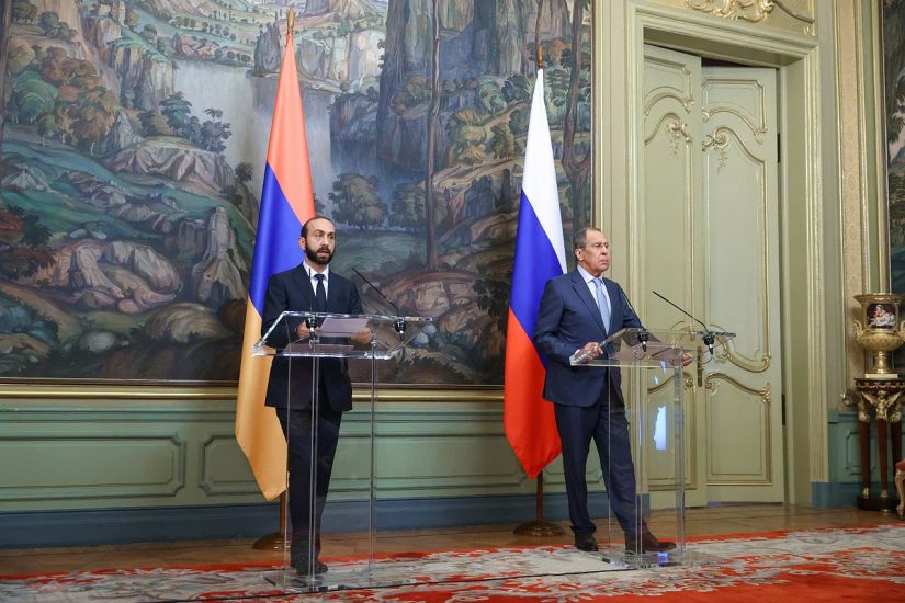 Lavrov və Mirzoyan İrəvanla Bakı arasında sülh müqaviləsini müzakirə ediblər
