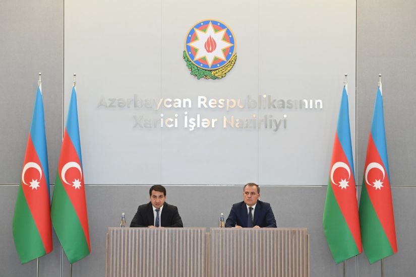 XİN-də Ceyhun Bayramov və Hikmət Hacıyevin iştirakı ilə diplomatik korpus üçün brifinq keçirildi -   FOTO