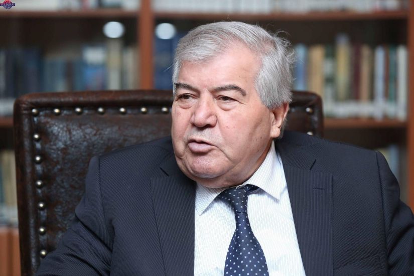Sabir Rüstəmxanlı ailə üzvlərinin də aeroportda VİP salondan istifadə etməsini istəyir