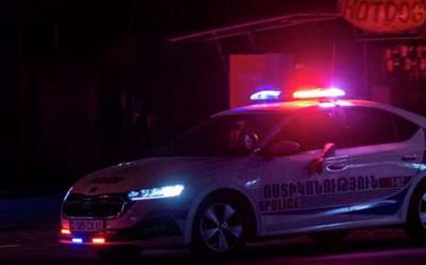 İrəvanda hökumət rəsmilərinin evləri yaxınlığında polisə bomba atıldı