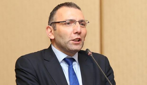 Arye Qut vəfat etdi