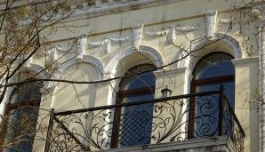 Bakıda tarixi bina rəngləndi – “Bu, təsadüfi insanların Mədəniyyət Nazirliyində vəzifələrə təyin edilmələrinin nəticəsidir” -     FOTO — foto 5