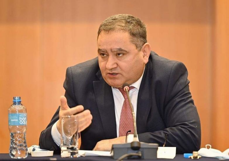 Deputat: "Şərq-Qərb" nəşriyyatı tenderdə iştirak edəndə digərləri pərən-pərən düşür"